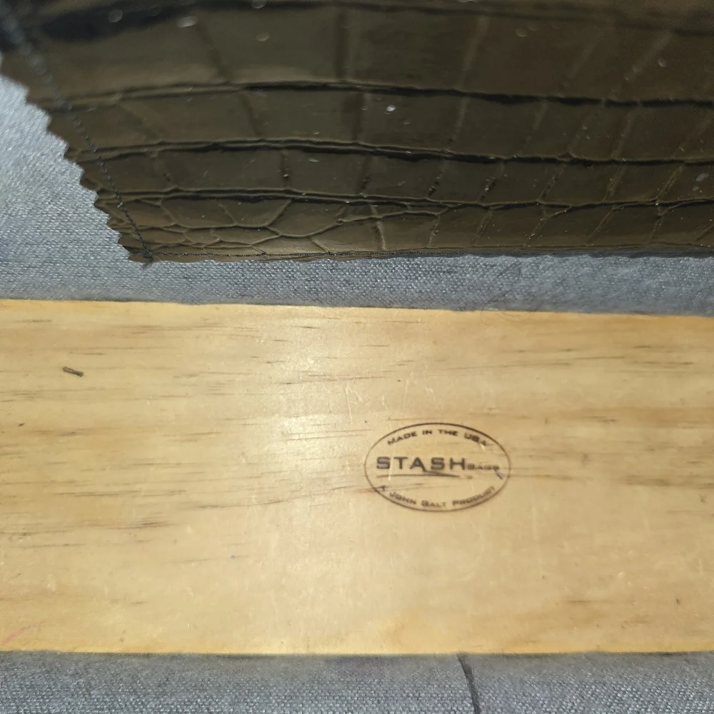 Stash Brand Vintage Elegant Black Croc-Embossed Tote Bag with Wood Base Like New - Picture 9 of 13